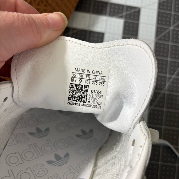 Adidas Sambas OG White Casual Sneakers - Picture 11 of 12